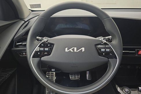 Used 2024 Kia Niro EX Touring image 15