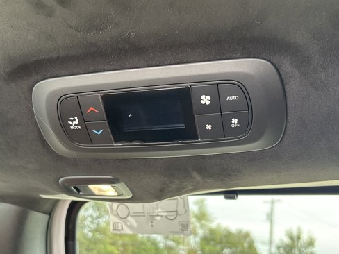 New 2026 Chrysler Pacifica Pinnacle image 24