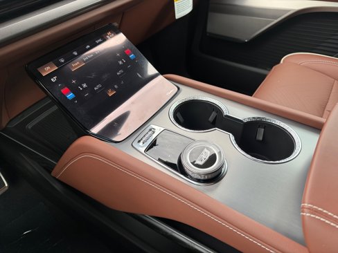 New 2026 Cadillac Vistiq Platinum image 13