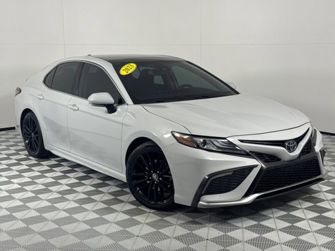 Used 2023 Toyota Camry XSE image 2