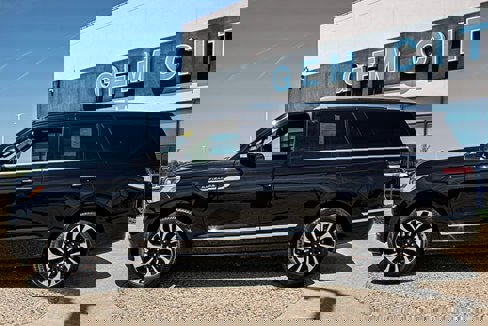 Used 2024 Lincoln Navigator Reserve w/ Monochromatic Package image 2