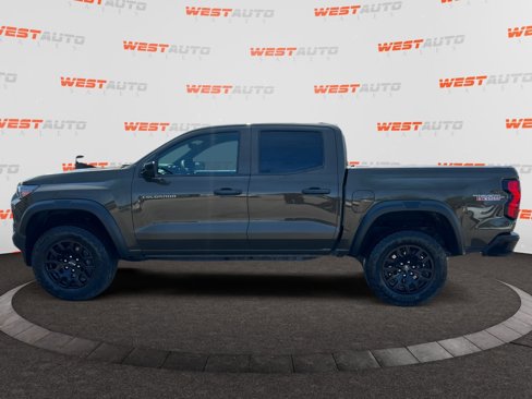 Used 2023 Chevrolet Colorado Trail Boss w/ Technology Package image 2