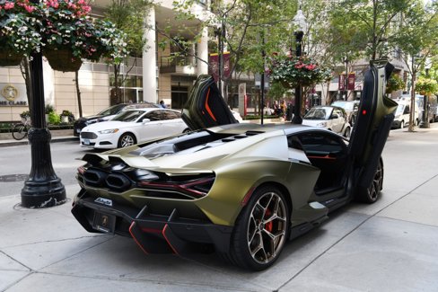 Used 2025 Lamborghini Revuelto image 4