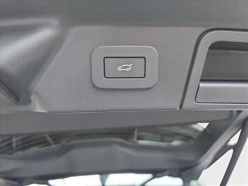 New 2026 Land Rover Range Rover Velar Dynamic SE image 13