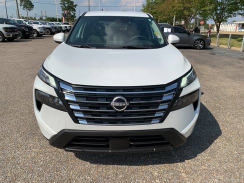 Used 2024 Nissan Rogue SV image 3