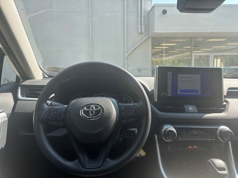 Used 2024 Toyota RAV4 LE image 33