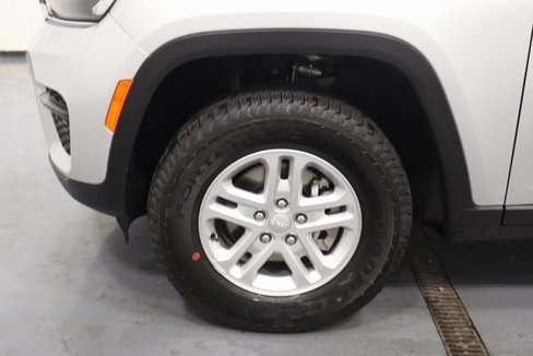 New 2025 Jeep Grand Cherokee Laredo image 22