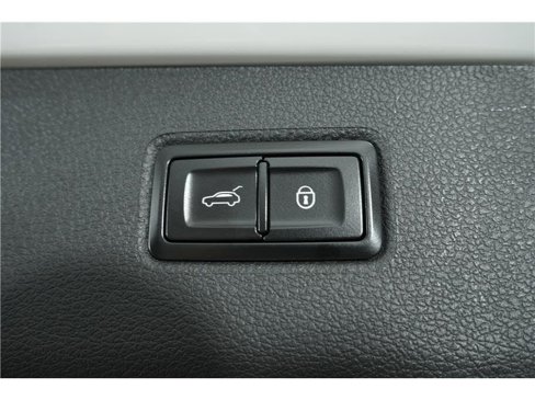 Used 2018 Bentley Bentayga image 71