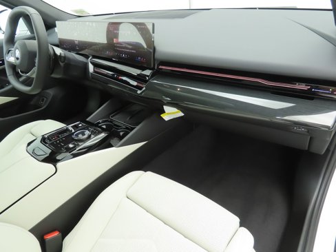 Used 2025 BMW 530i image 18