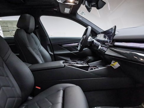 New 2026 BMW i5 eDrive40 w/ Premium Package image 18