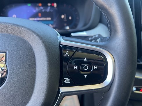 Certified 2025 Volvo XC60 B5 Plus image 18