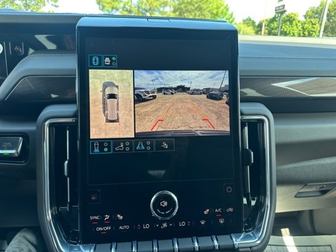 New 2025 GMC Yukon Elevation image 19