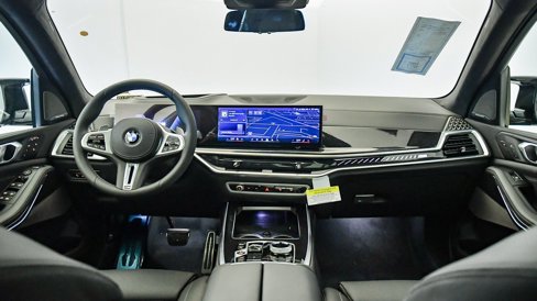 New 2026 BMW X7 M60i image 17