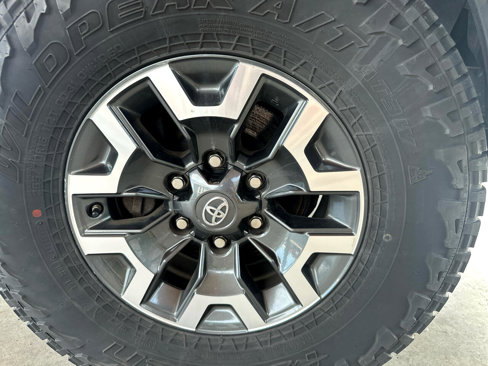 Used 2017 Toyota Tacoma TRD Off-Road image 32