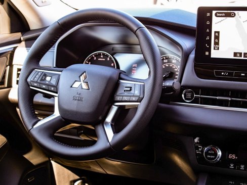 New 2025 Mitsubishi Outlander AWD image 25