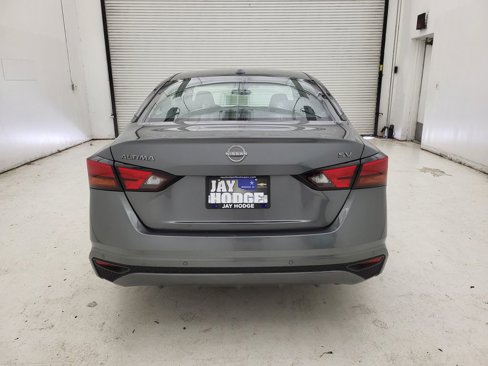 Used 2024 Nissan Altima 2.5 SV image 12