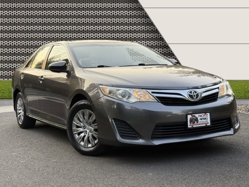Used 2013 Toyota Camry LE image 3
