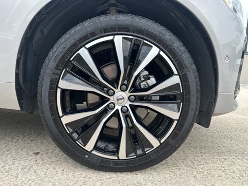 Certified 2025 Volvo XC60 B5 Plus image 11