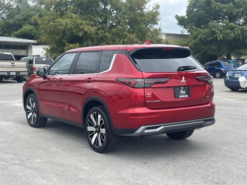 New 2025 Mitsubishi Outlander SE image 3