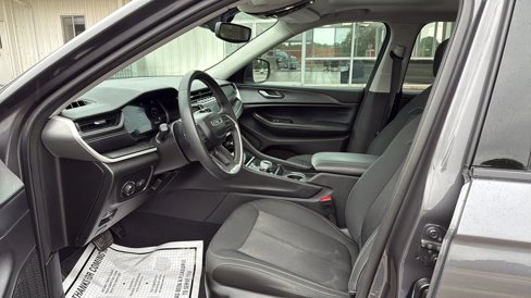 Used 2024 Jeep Grand Cherokee L Laredo image 14
