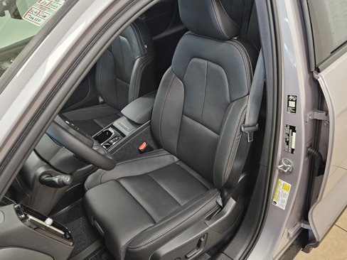 New 2026 Volvo XC40 B5 Plus w/ Protection Package Premier image 39