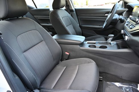 Used 2025 Nissan Altima 2.5 SV image 16