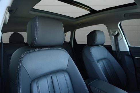 Used 2024 Audi Q8 e-tron Premium image 33