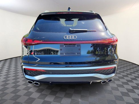 New 2025 Audi SQ5 Prestige image 5