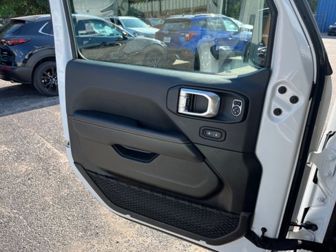 Used 2025 Jeep Wrangler Sahara image 20