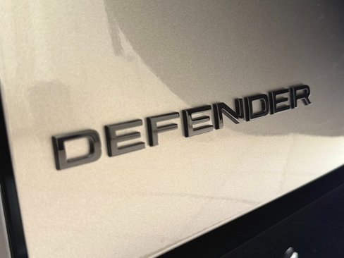 New 2025 Land Rover Defender 90 X-Dynamic SE image 10