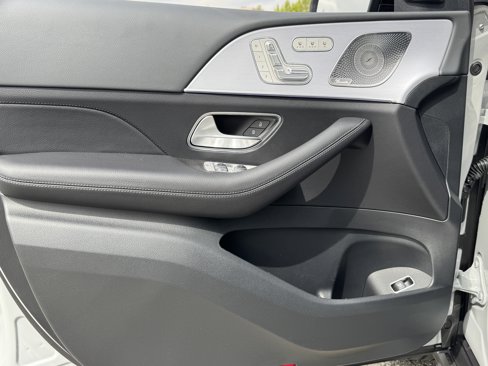 New 2026 Mercedes-Benz GLS 580 4MATIC image 16