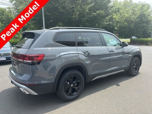 New 2025 Volkswagen Atlas Peak Edition SE image 5