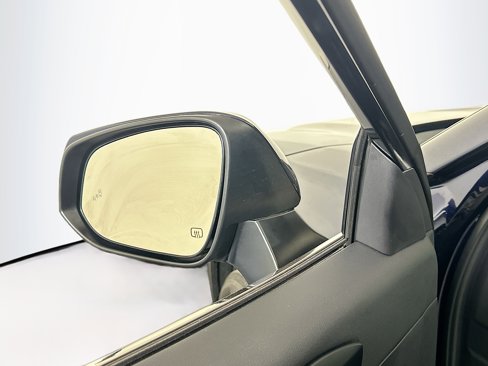 Used 2025 Toyota Highlander LE image 16