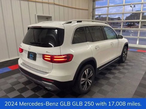 Used 2024 Mercedes-Benz GLB 250 4MATIC image 3
