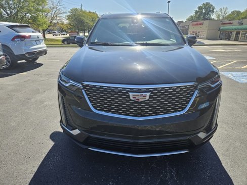 Used 2023 Cadillac XT6 Premium Luxury image 2