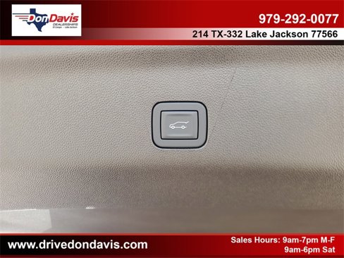 New 2026 GMC Yukon Elevation image 8