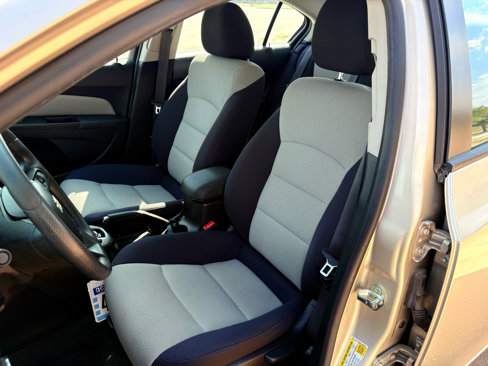 Used 2014 Chevrolet Cruze LS image 34