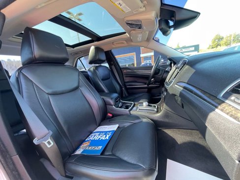 Used 2018 Chrysler 300 Limited w/ Safetytec Plus Group image 12