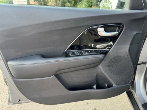 Used 2022 Kia Niro LXS image 22