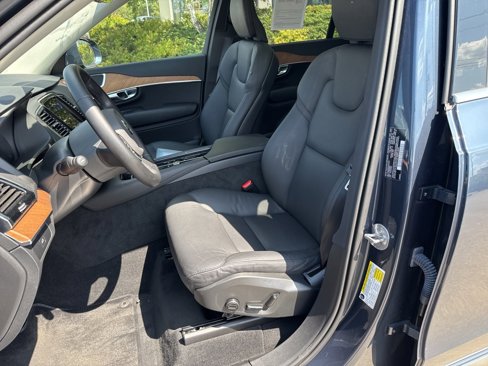 Certified 2025 Volvo XC90 B6 Plus image 6