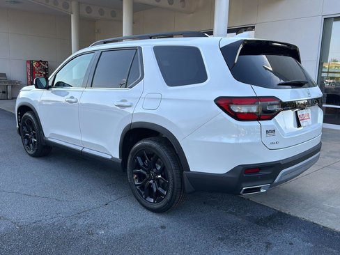 New 2025 Honda Pilot Touring image 3