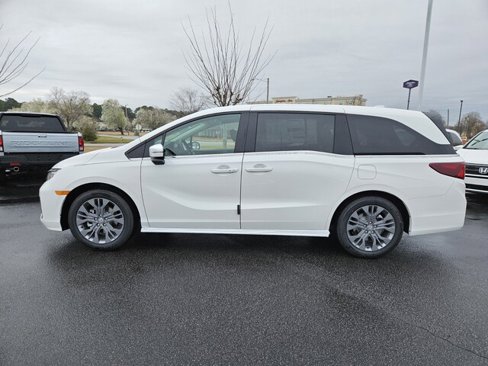 New 2025 Honda Odyssey Touring image 4