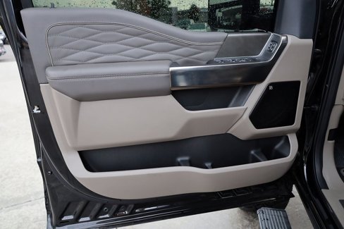 Used 2025 Ford F350 Platinum w/ Platinum Plus Package image 14
