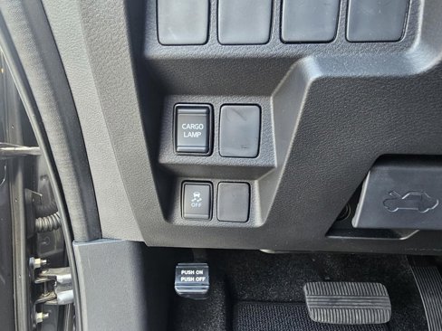 Used 2024 Nissan Frontier SV image 15