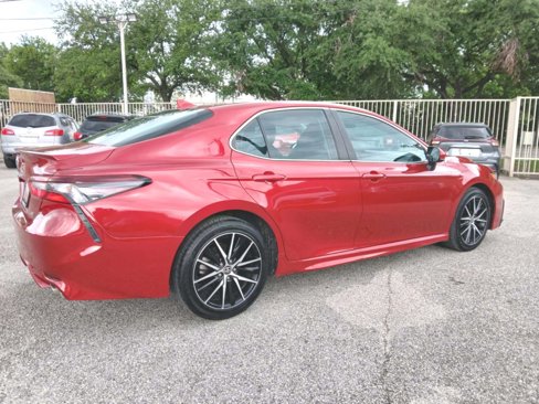 Used 2021 Toyota Camry SE image 7