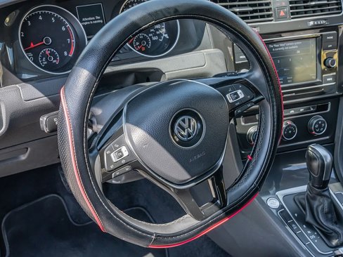 Used 2021 Volkswagen Golf 4-Door image 24