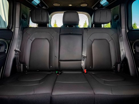 New 2025 Land Rover Defender 110 X image 47