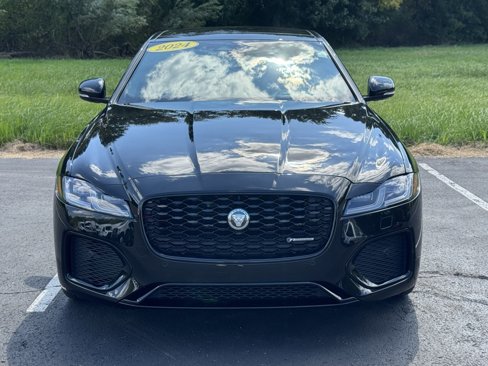 Used 2024 Jaguar XF R-Dynamic SE image 3