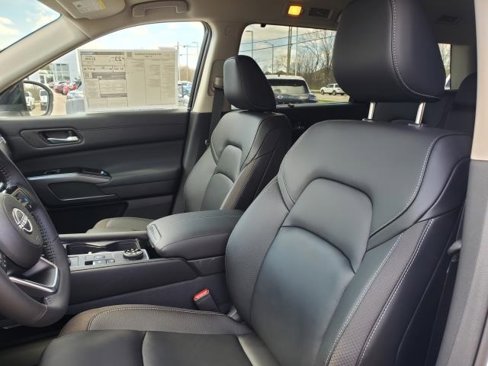 New 2025 Nissan Pathfinder SL image 15