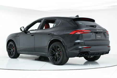 Used 2025 Maserati Grecale Modena image 3